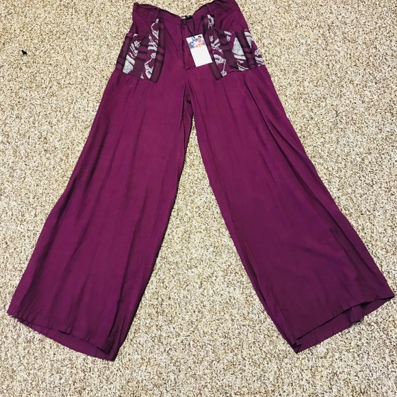 NWT. Burgendy wide leg pant. 215809. CL/WH - Picture 4 of 5